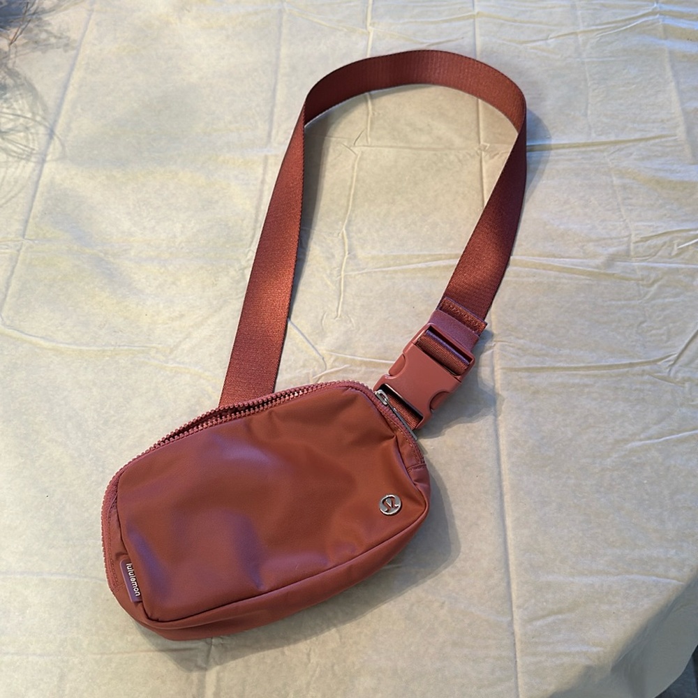 Lululemon Everywhere Belt Bag